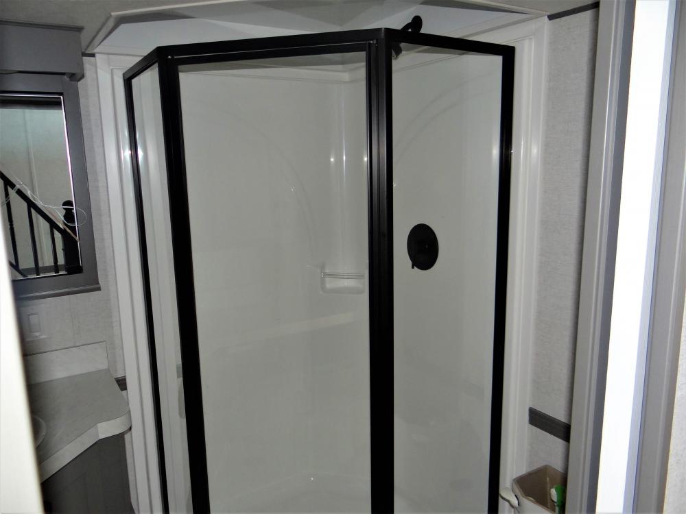 Neo Angle Shower with Glass Doors (standard)