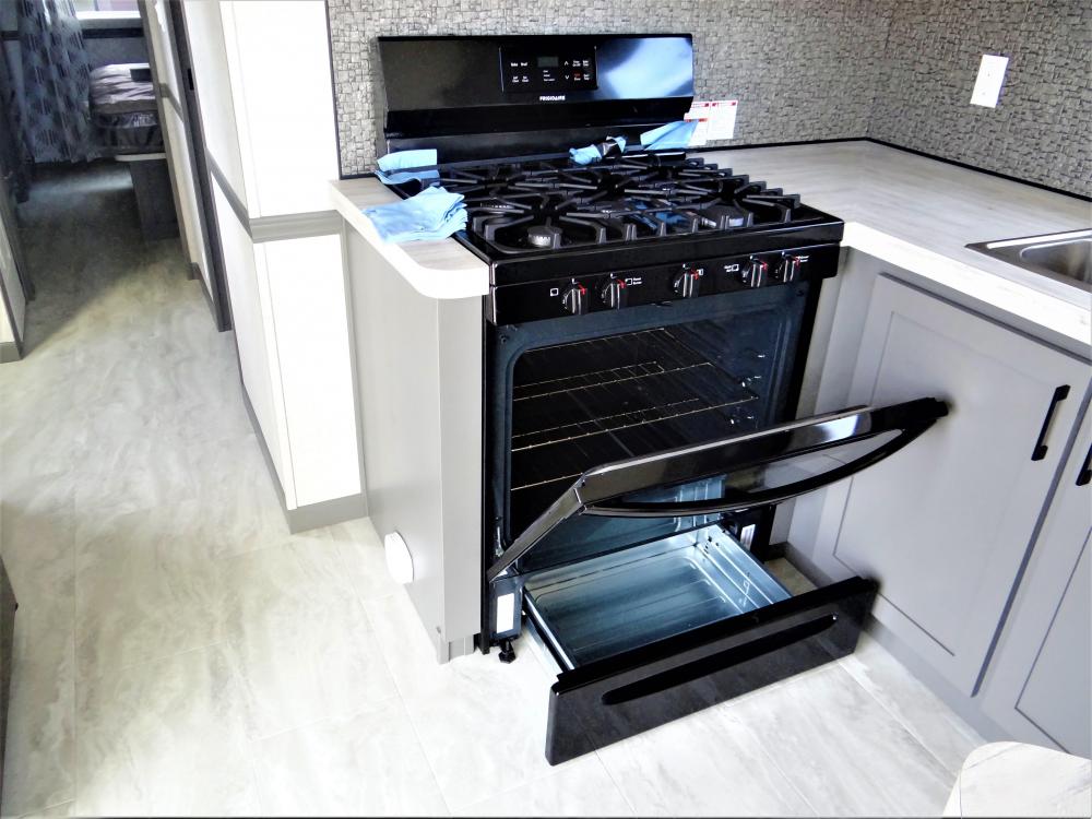 Black Appliances (standard) - Gas Deluxe Range