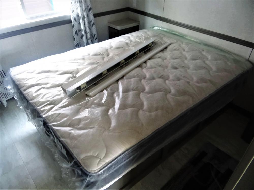 Queen Bed on Hydro Lift Base