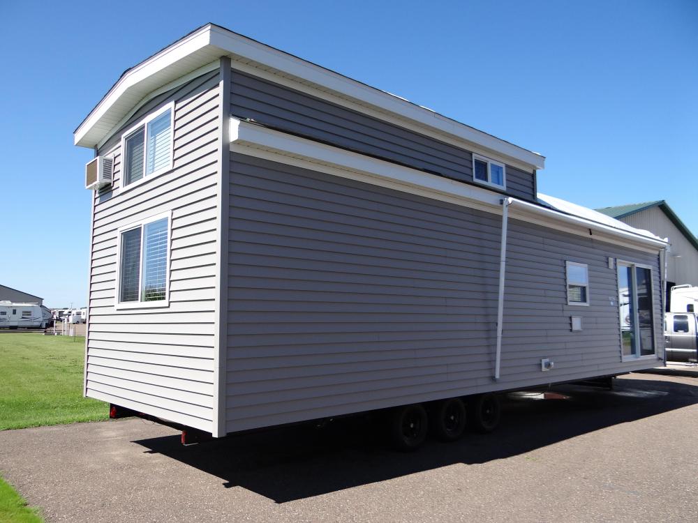 Harvard Slate Siding with Dual Black Singles