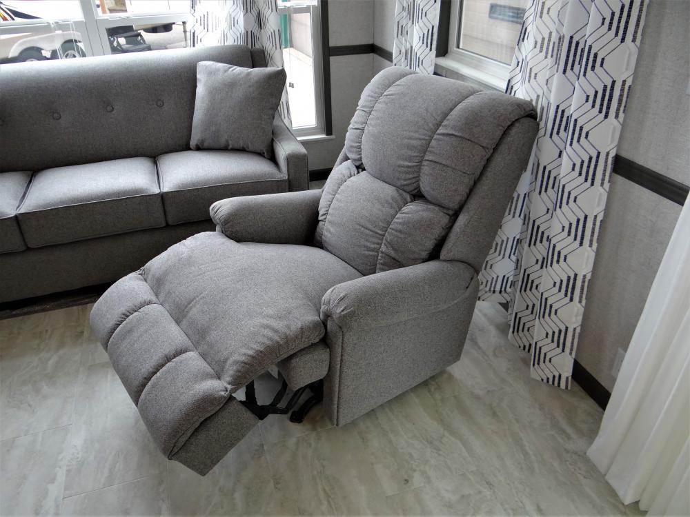 Recliner in Cement D&eacute;cor