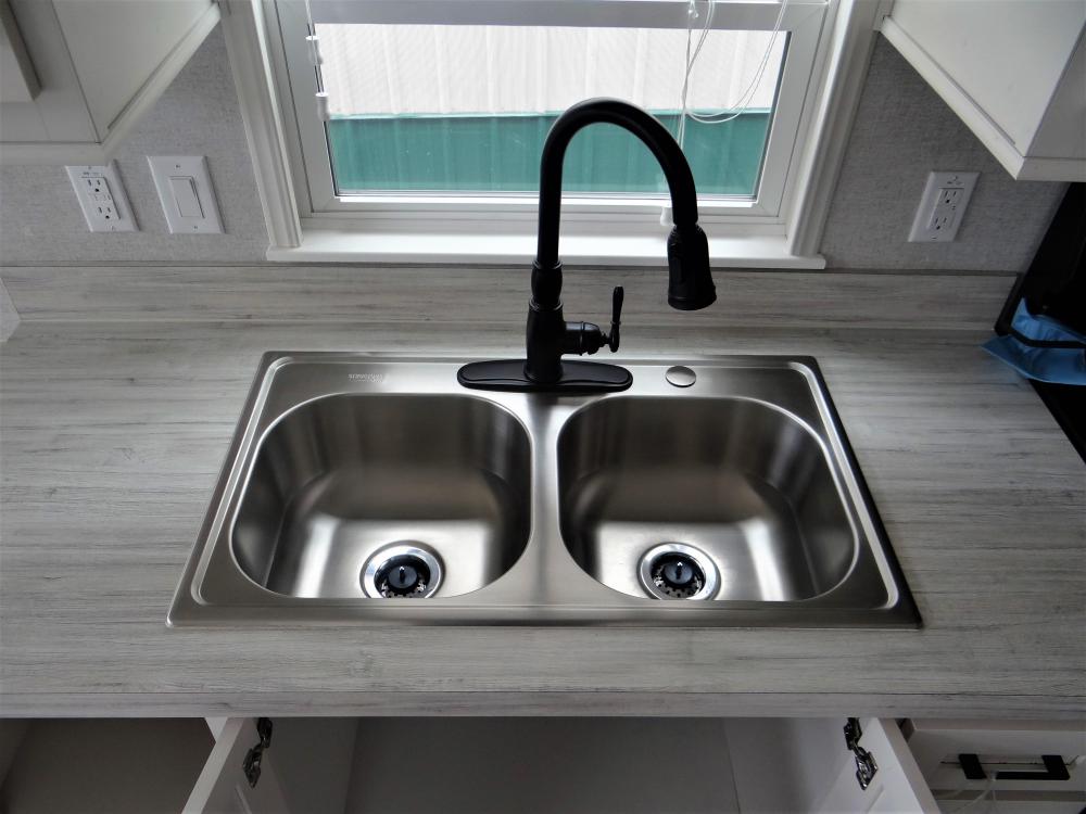 Standard Stainless Steel Sink with High Rise Pull Down Faucet (standard)