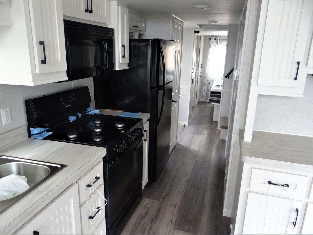 Countertops in Upgraded White Driftwood