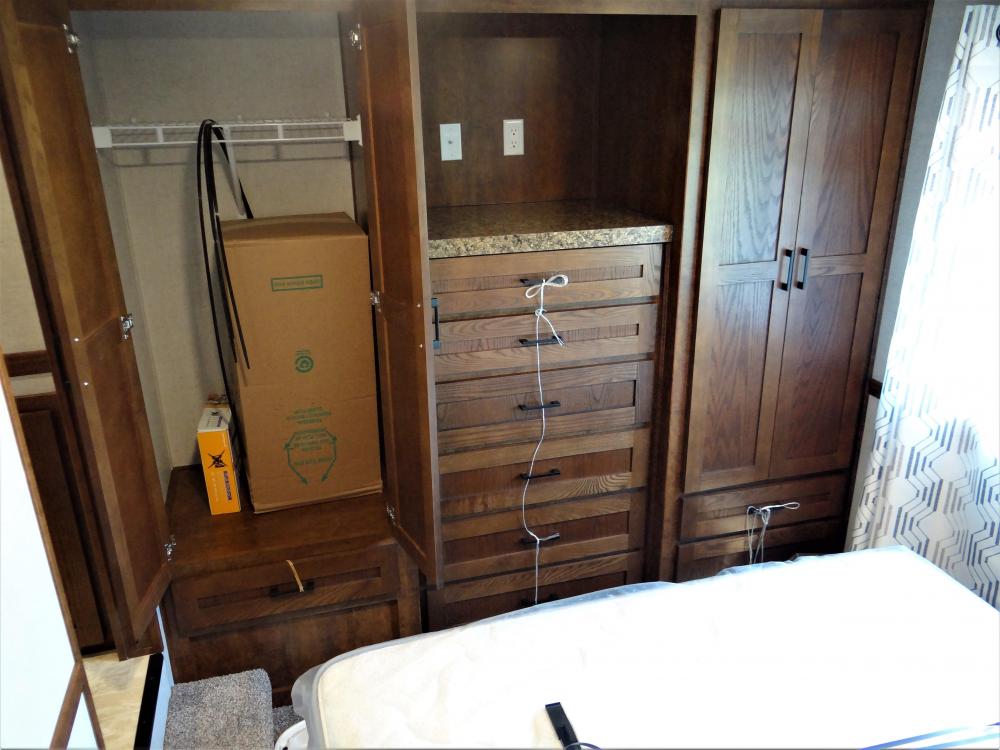 His & Her Wardrobe with Chest of Drawers & TV Connection