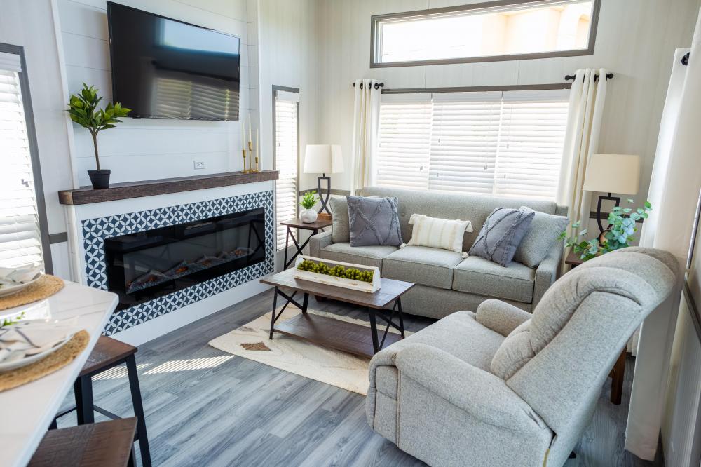 ACCENT WALL - UPGRADE - White Ship Lap
MANTLE - Brown
FIREPLACE SURROUND - OPTION - Black & White