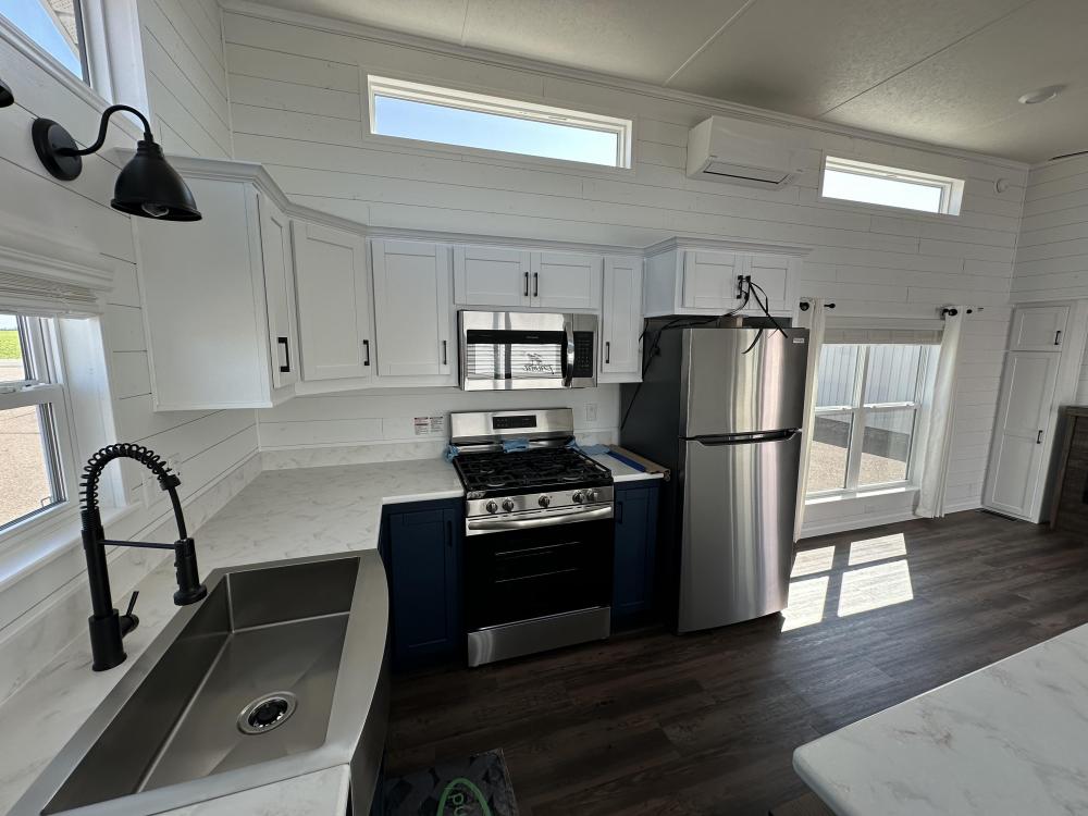 MAIN WALL - UPGRADE - Shiplap White (living room & kitchen) 