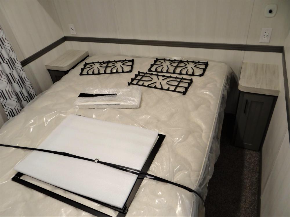 Night Stands with Cabinet Doors (standard)