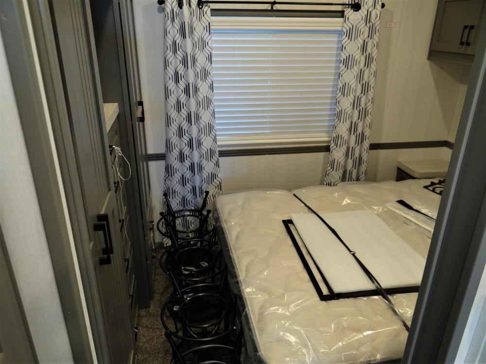 Queen Bed on Hydrolift Box 