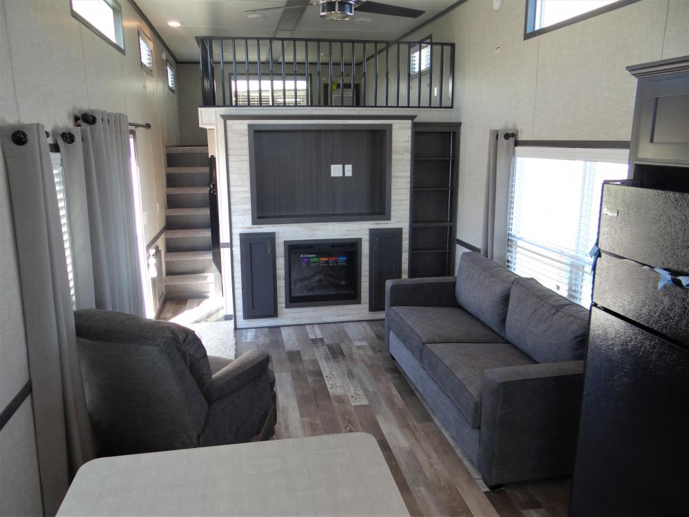 Middle Living Room with Divider Wall/Entertainment Center