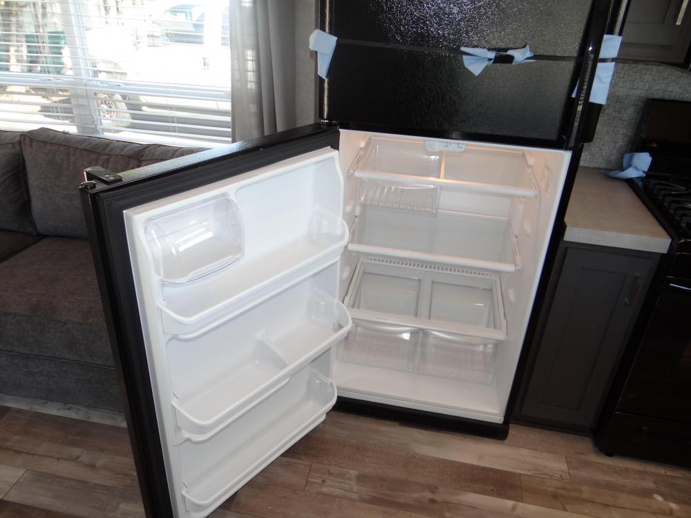 18 Cubic Foot Refrigerator 