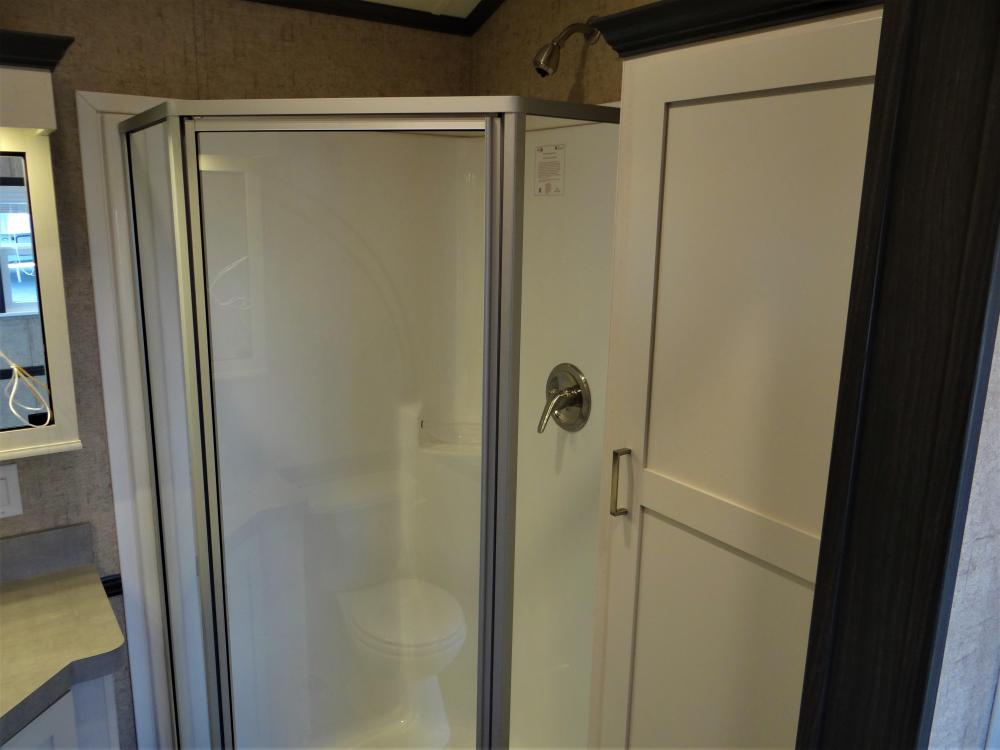Neo Angle Shower 39" with Glass Doors (standard)