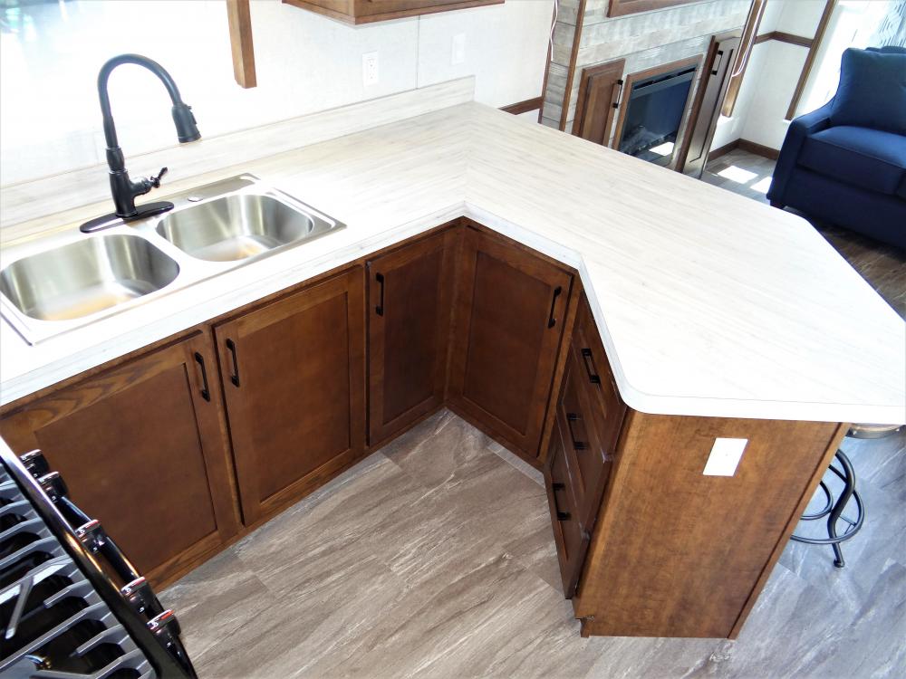 Upgraded Counters in White Driftwoos