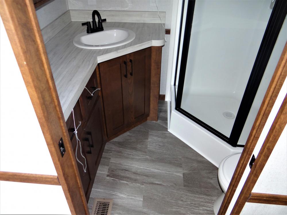 Porcelain Sink & Single Lever Faucet (standard)