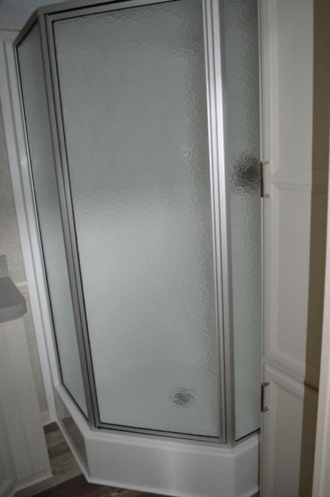 Corner Shower with Glass Door (standard)