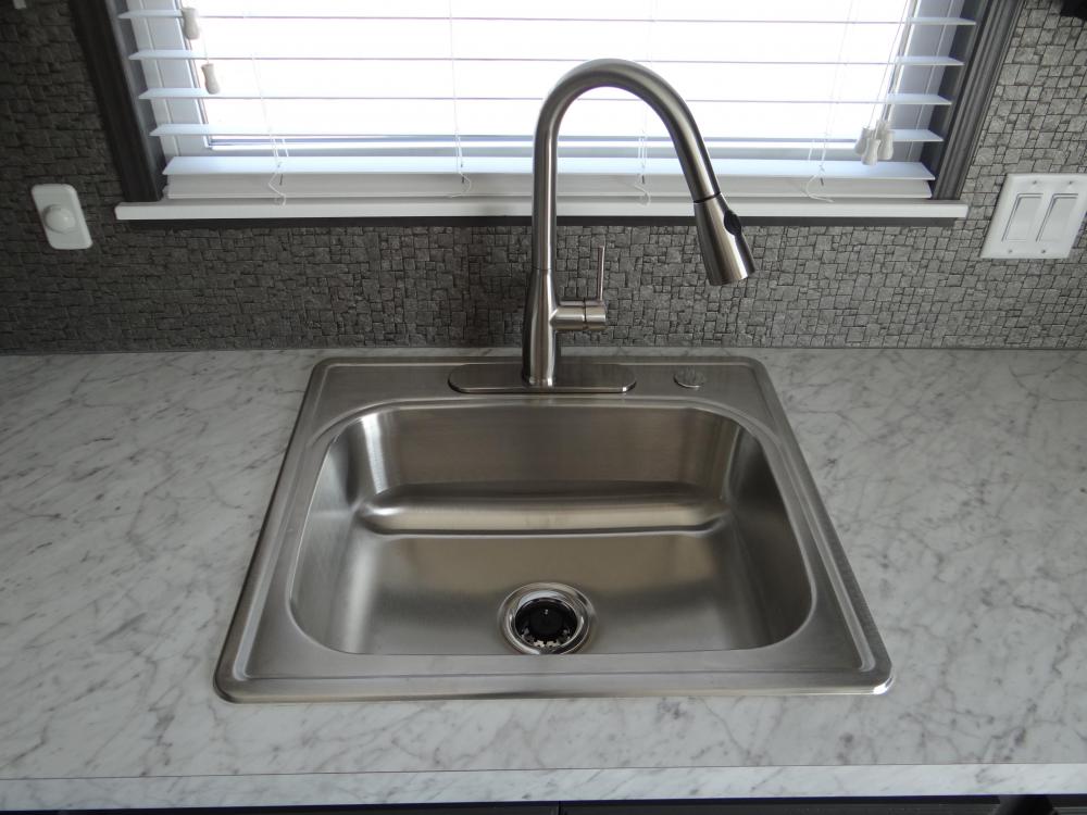 Counter Top in Carrara, Single Bowl Sink & Pull Down Sprayer