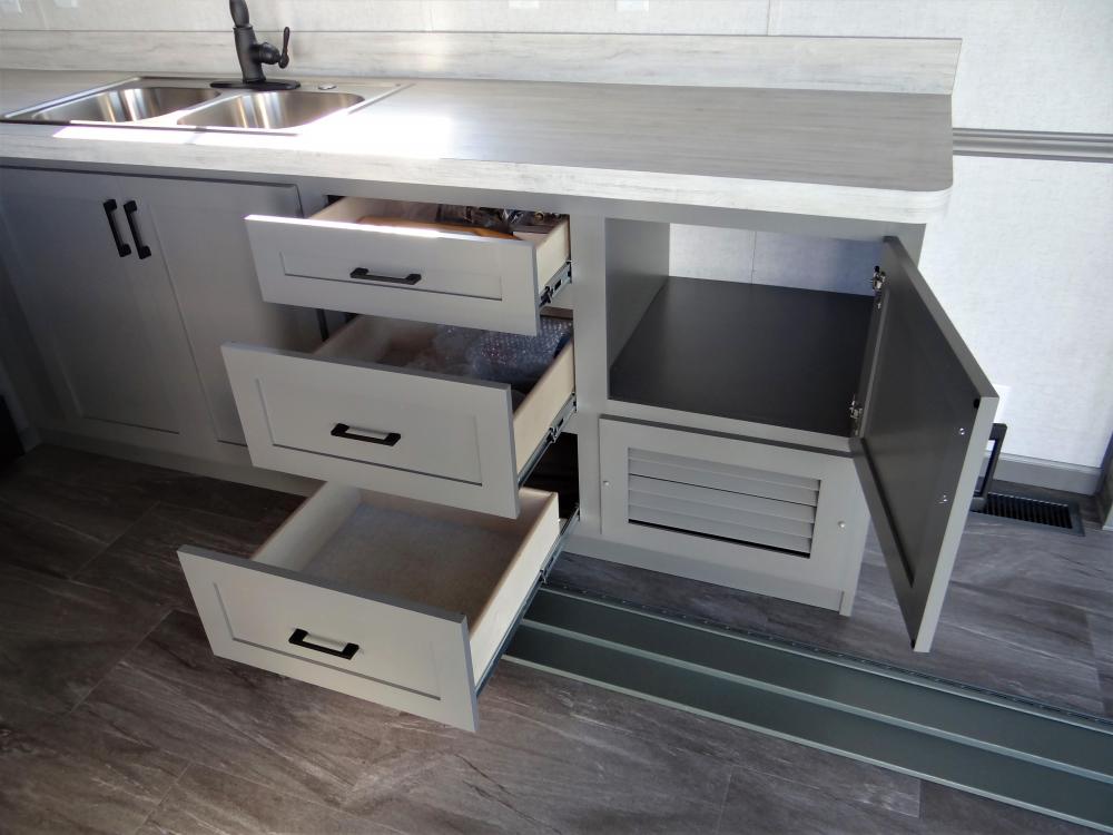 Full Depth Drawers & Soft Closing Cabinet Doors