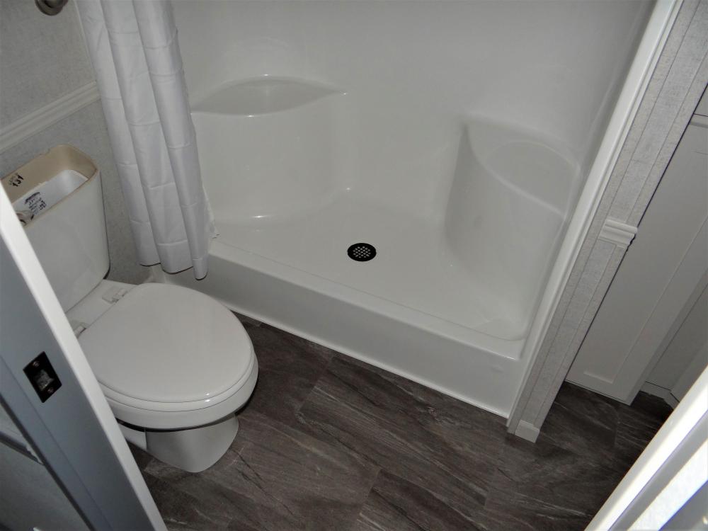 Double Seats (standard in shower)