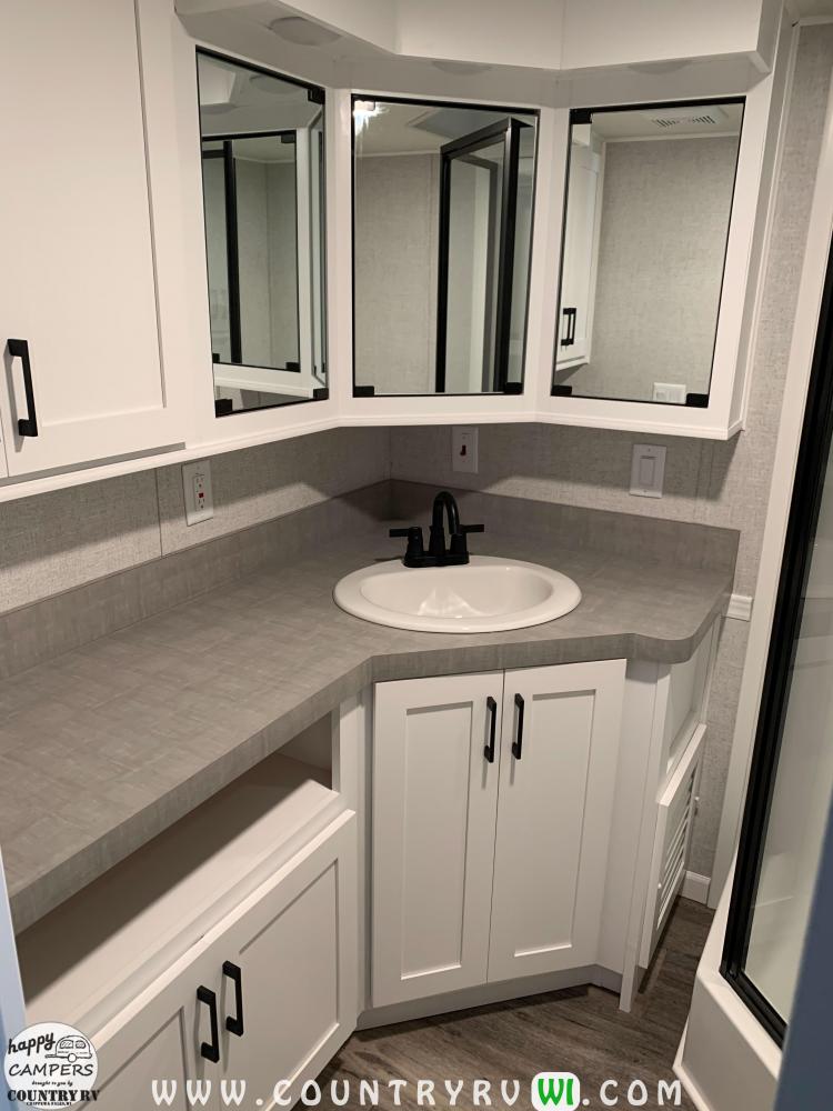 Porcelain Sink with Single Lever Faucet (standard)