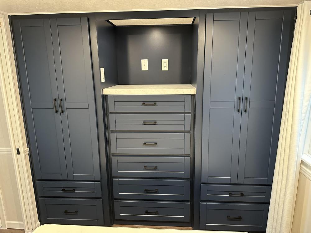 NAVY - Wardrobe
