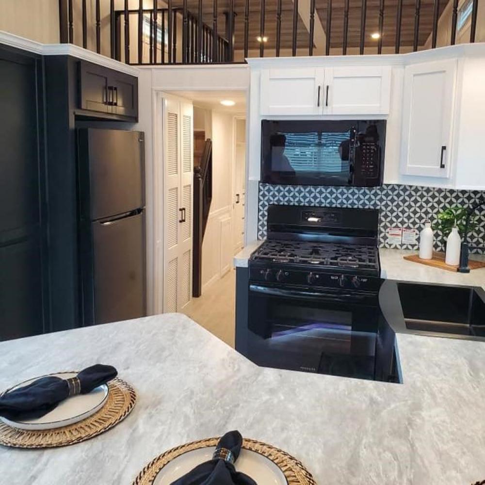WHITE & BLACK - Kitchen