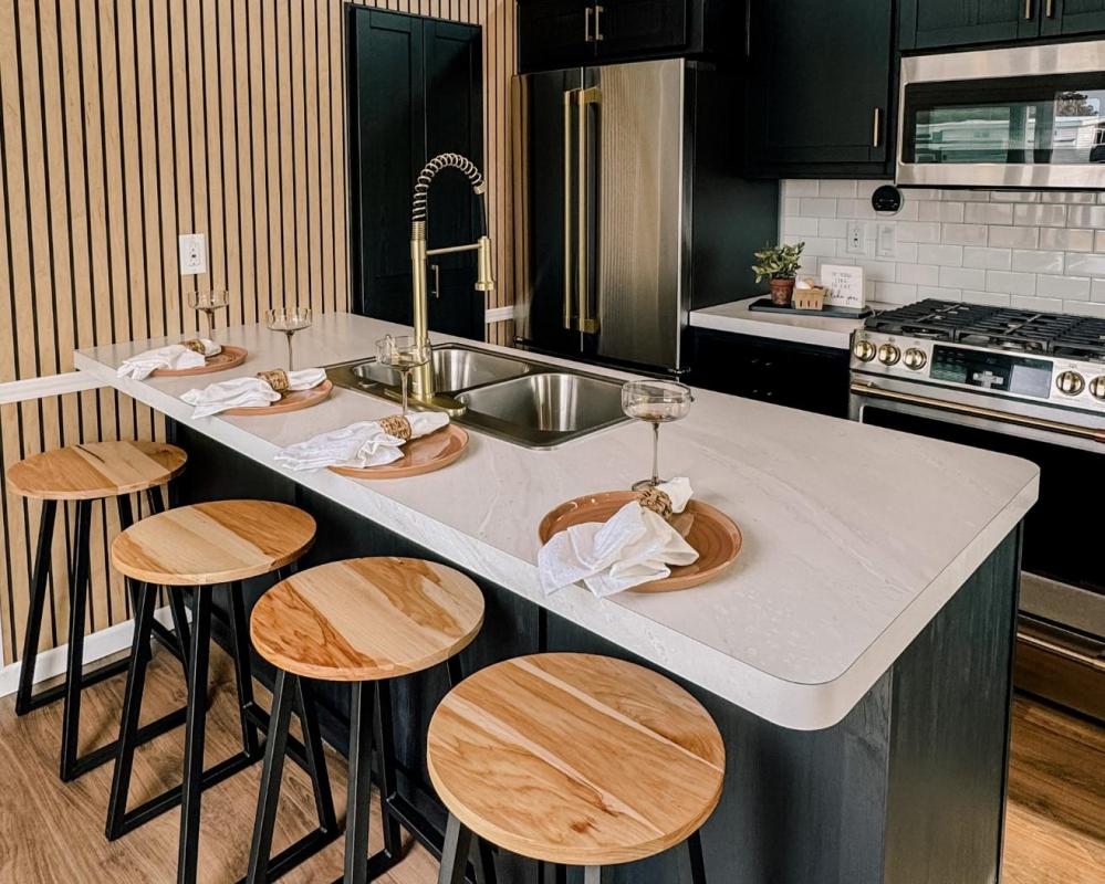 WHITE PAINTED MARBLE - High Res Laminate - Upgrade