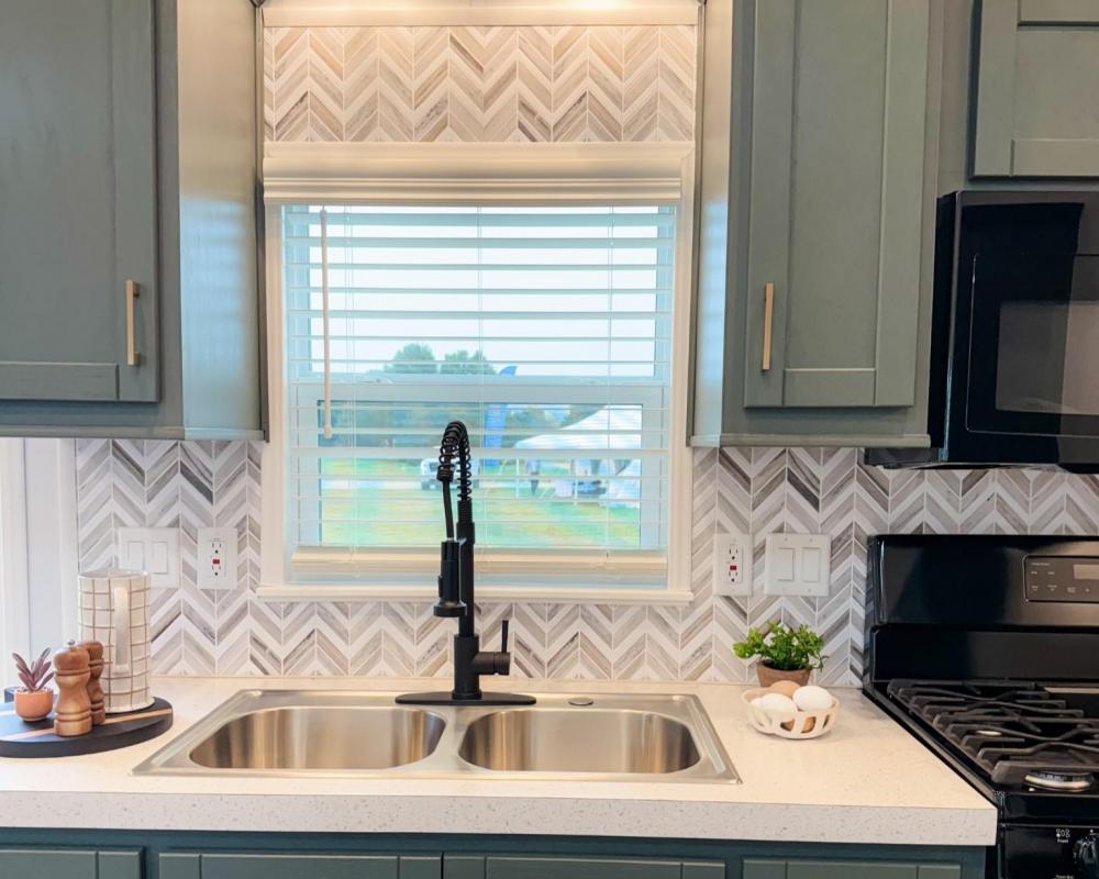 BACKSPLASH - CHEVRON - STONE