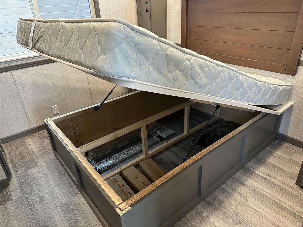 BED BASE - HYDROLIFT - Queen with Mattress