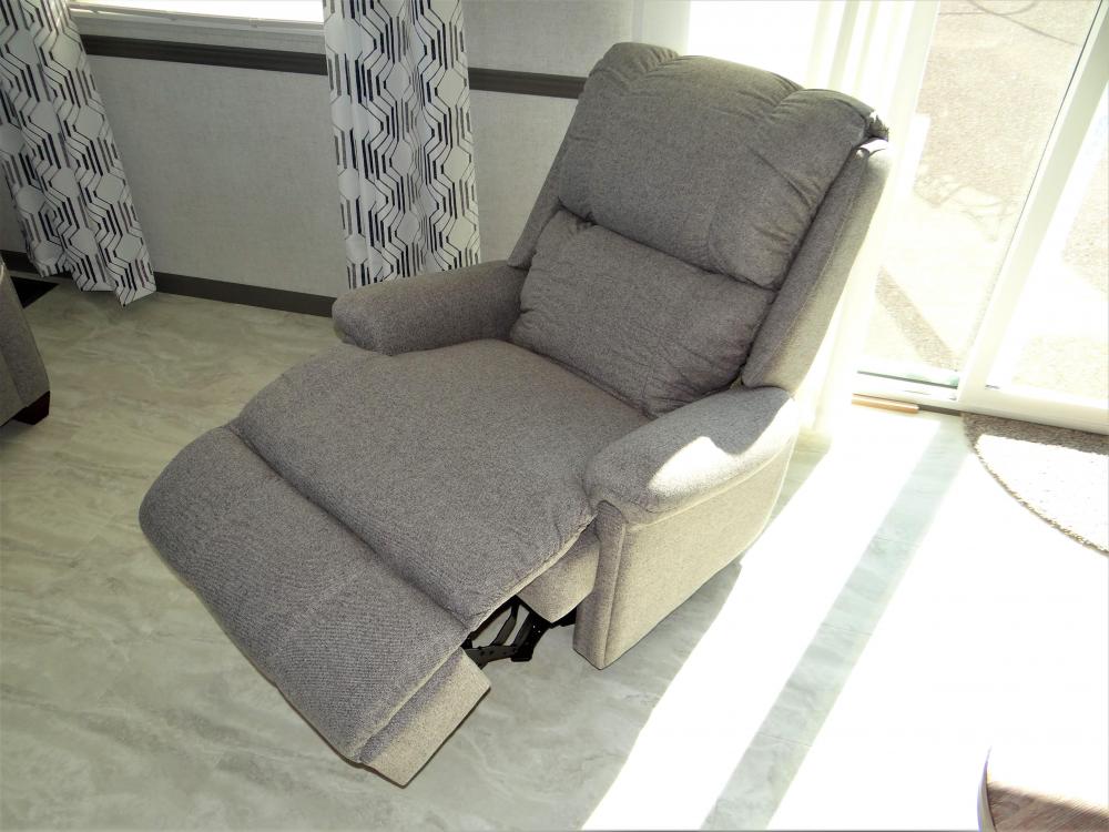 Recliner in Cement D&eacute;cor 