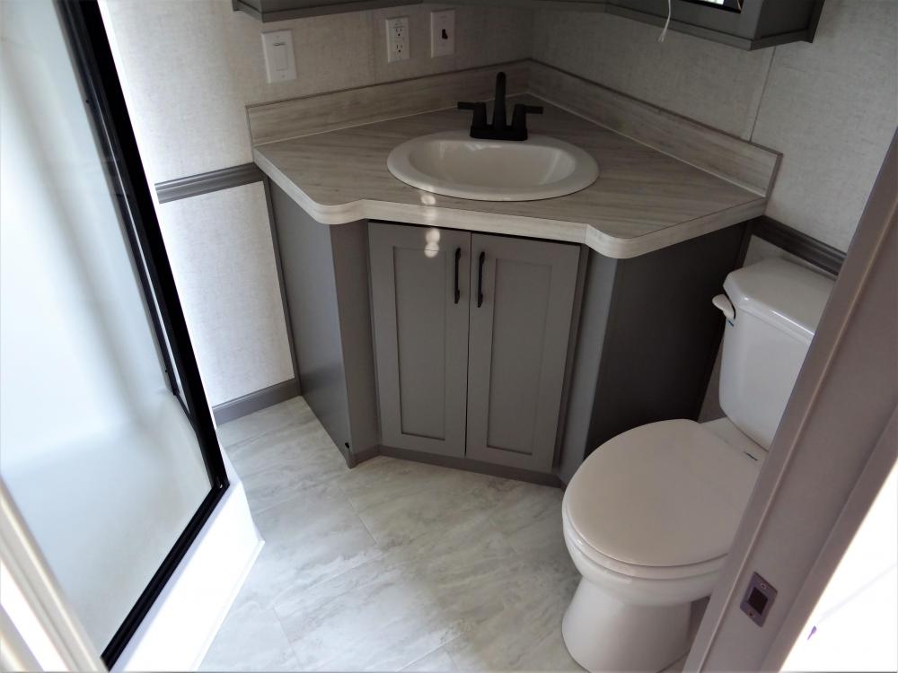 Standard Porcelain Sink with Single Lever Faucet 